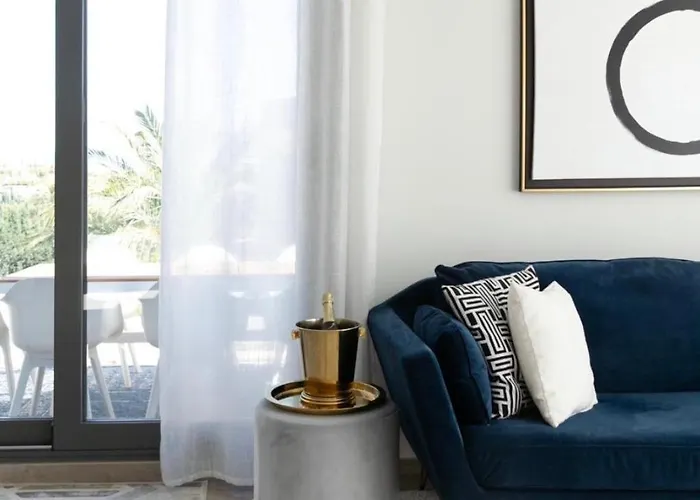 Bright Luxury Design Penthouse Εστεπόνα